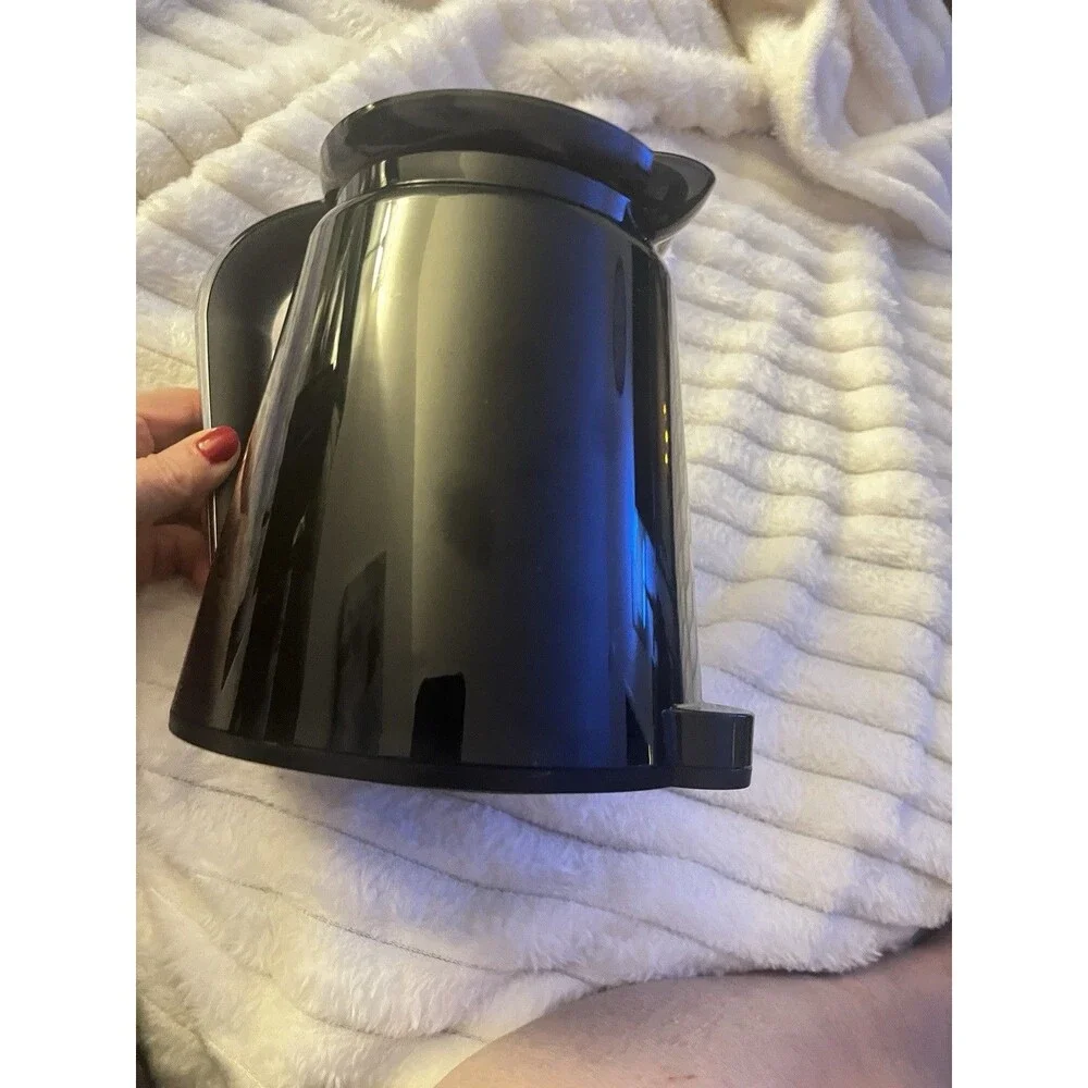 Keurig 2.0 Replacement Carafe Black and Chrome Coffee Pot and Lid 4 Cup